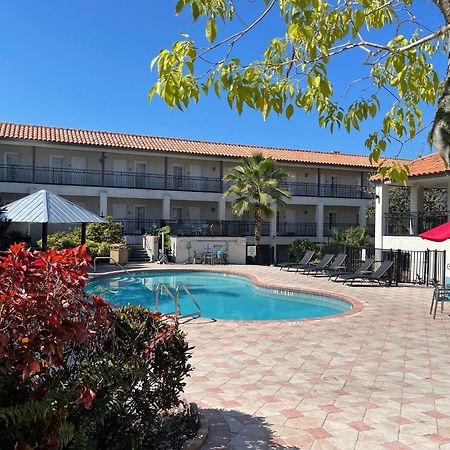 Red Roof Inn Plus & Suites Tampa Ngoại thất bức ảnh