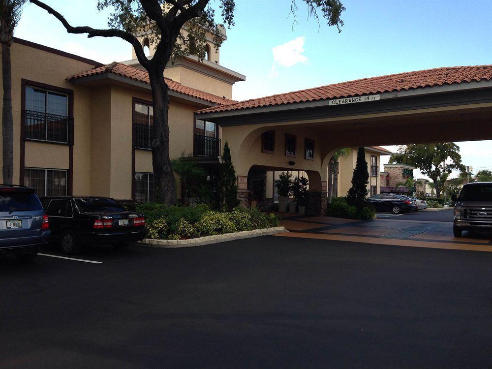 Red Roof Inn Plus & Suites Tampa Ngoại thất bức ảnh