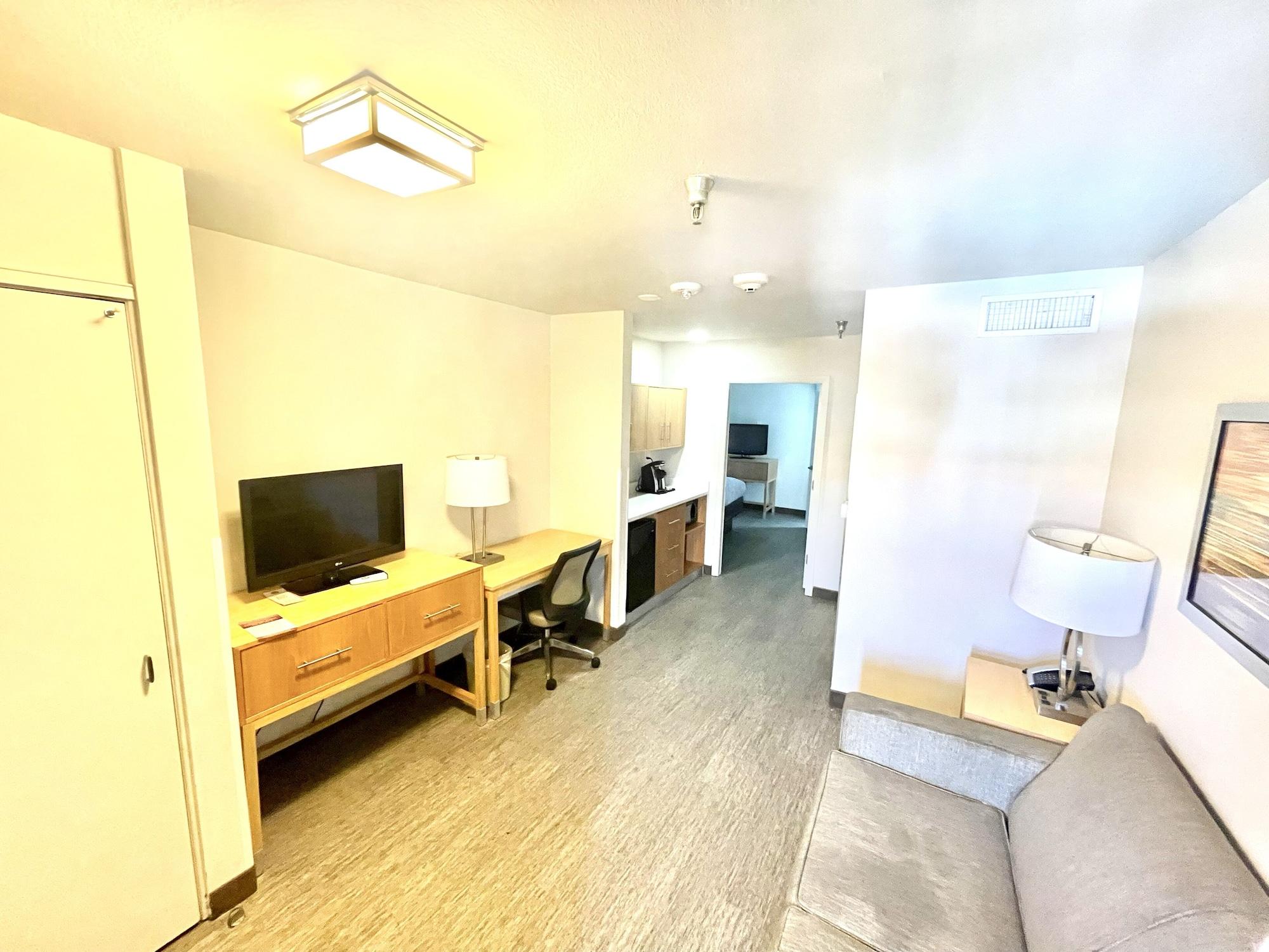 Red Roof Inn Plus & Suites Tampa Ngoại thất bức ảnh