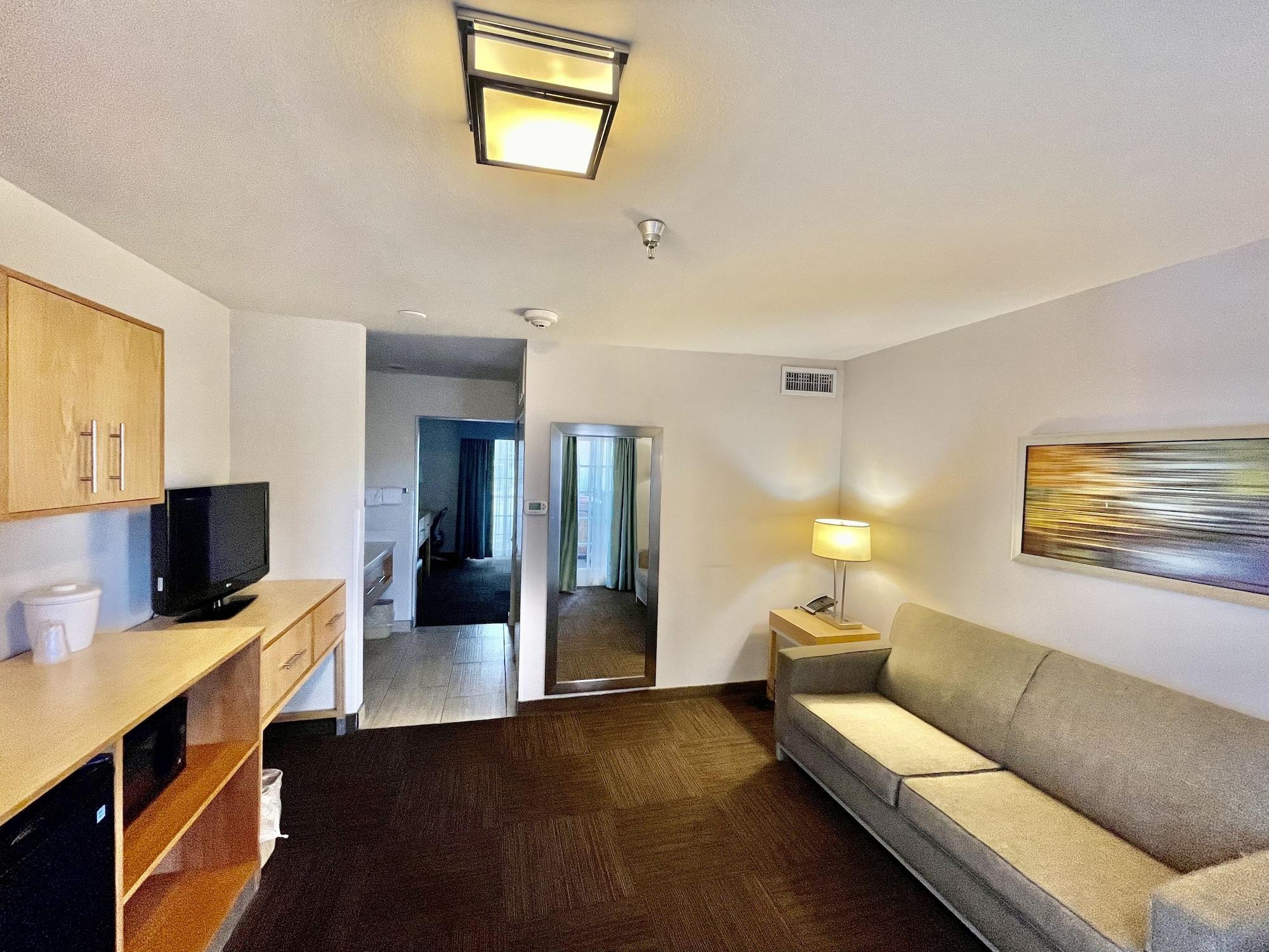 Red Roof Inn Plus & Suites Tampa Ngoại thất bức ảnh