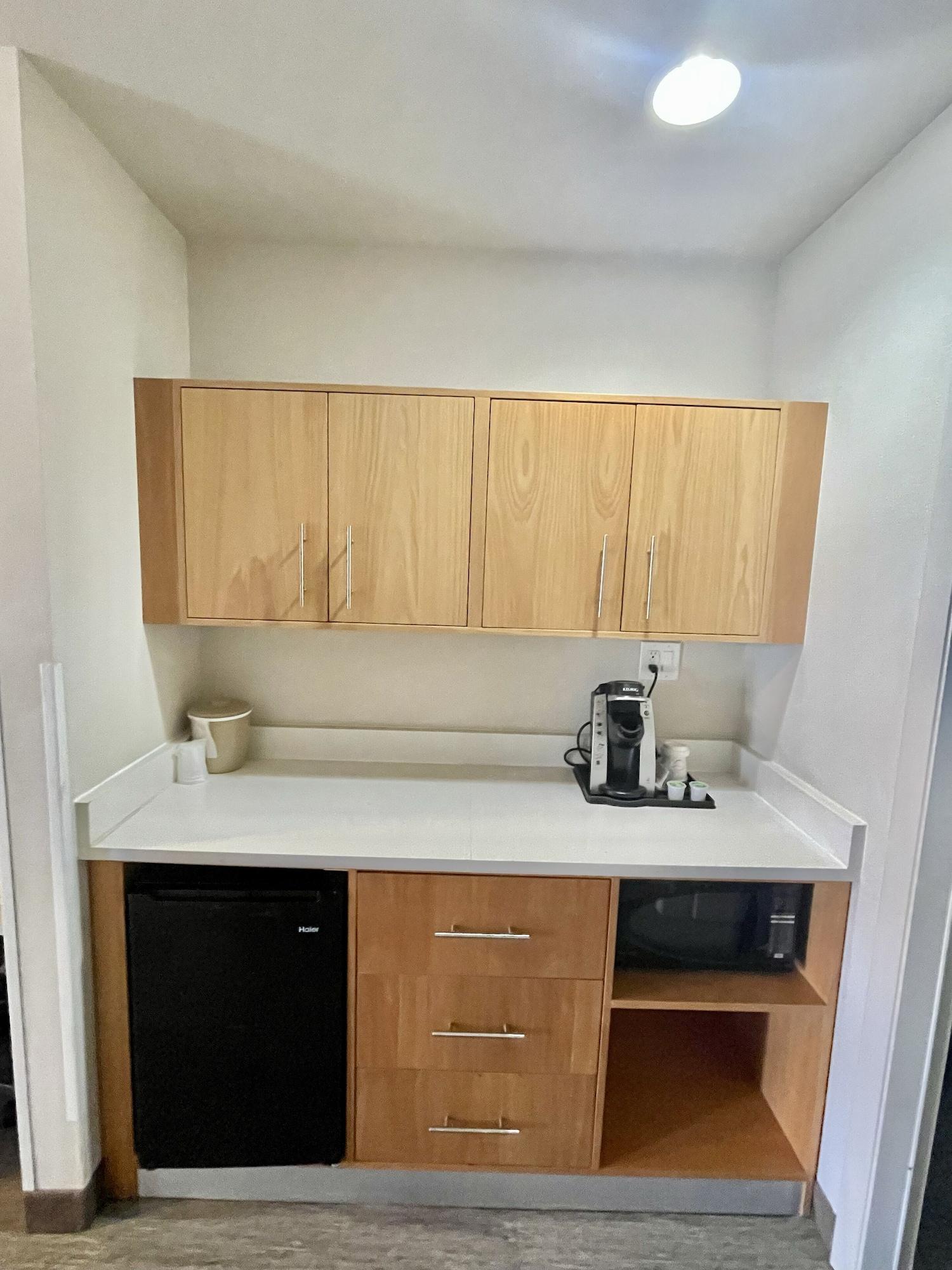 Red Roof Inn Plus & Suites Tampa Ngoại thất bức ảnh