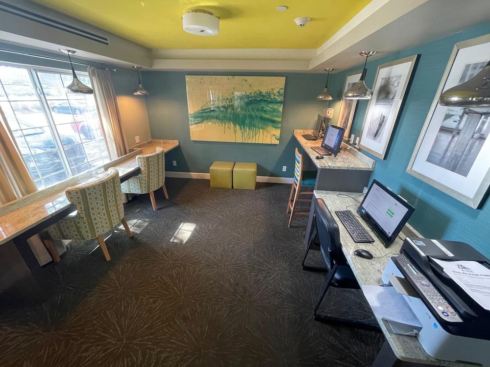 Red Roof Inn Plus & Suites Tampa Ngoại thất bức ảnh