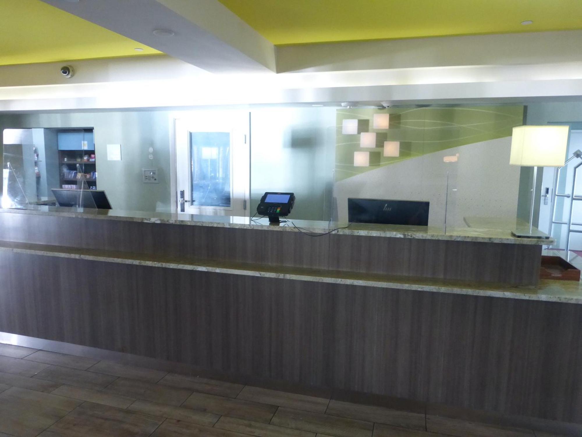 Red Roof Inn Plus & Suites Tampa Ngoại thất bức ảnh