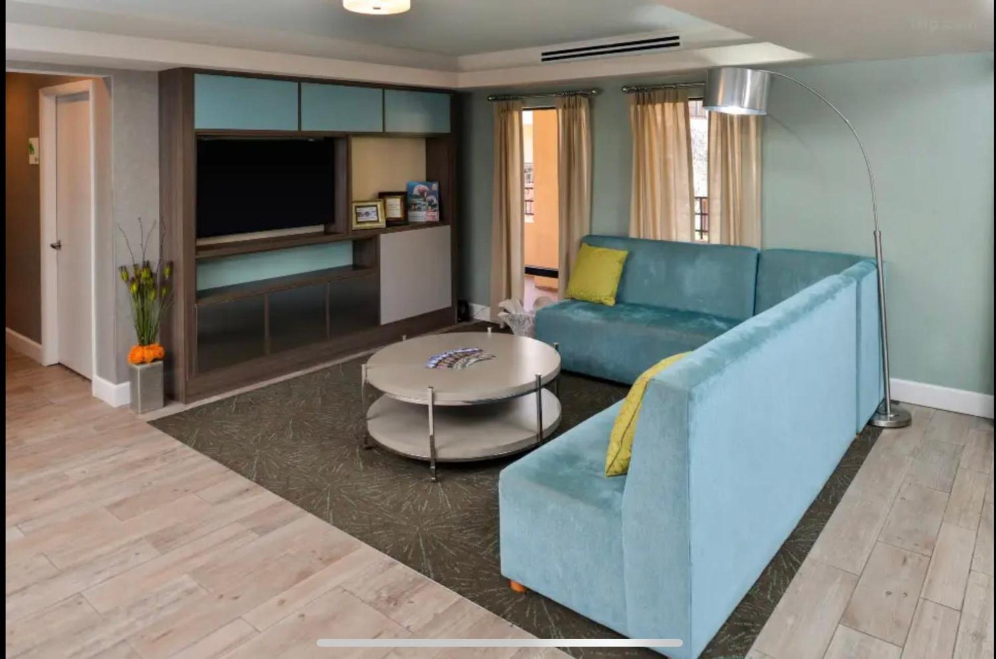 Red Roof Inn Plus & Suites Tampa Ngoại thất bức ảnh