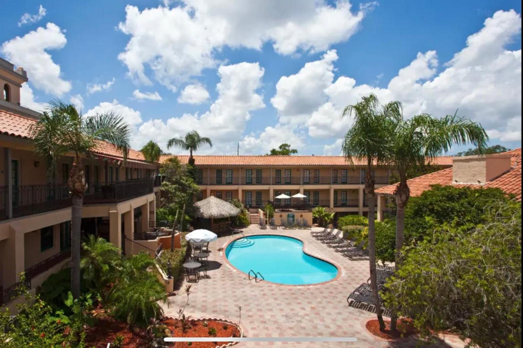 Red Roof Inn Plus & Suites Tampa Ngoại thất bức ảnh