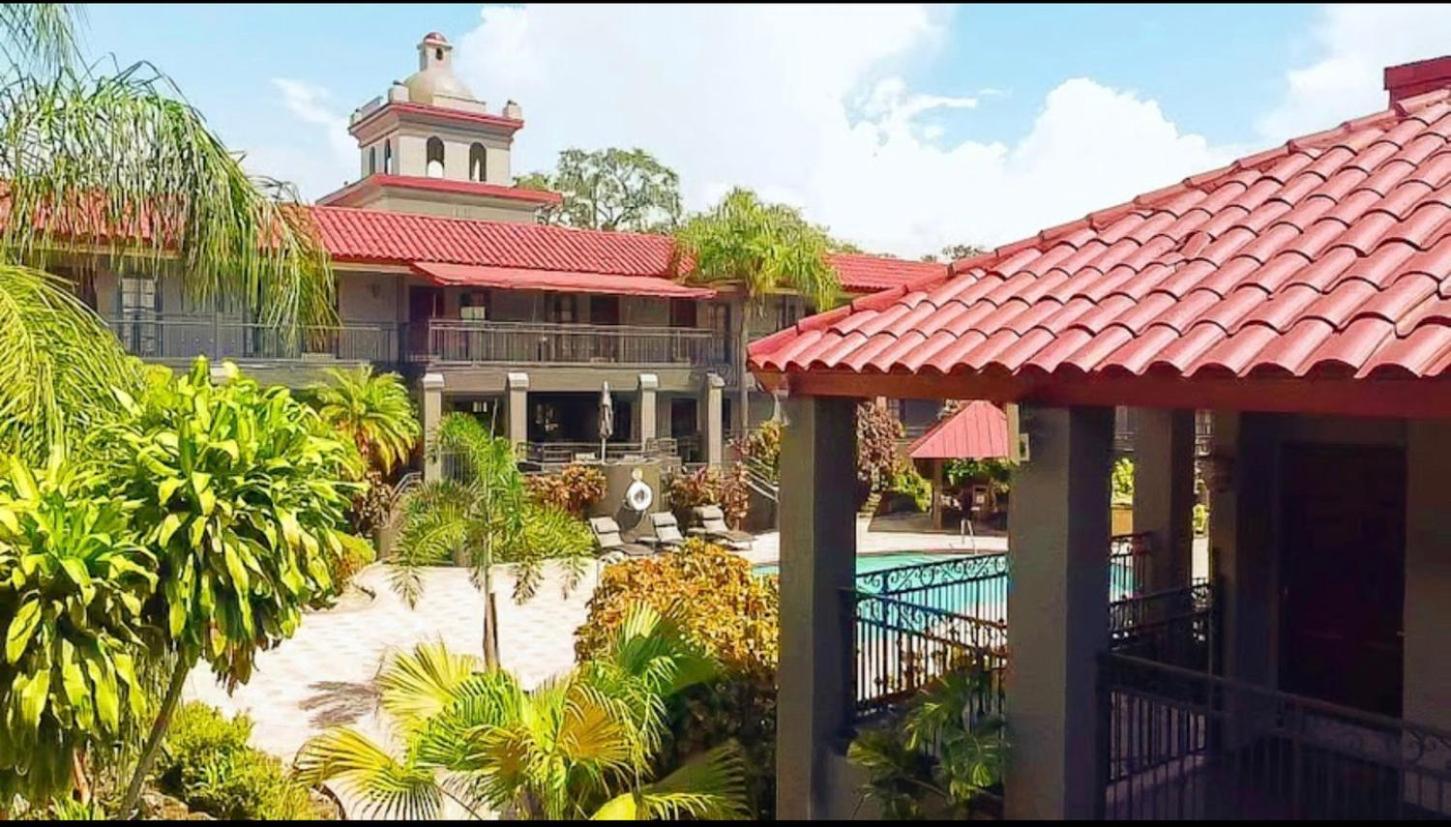 Red Roof Inn Plus & Suites Tampa Ngoại thất bức ảnh