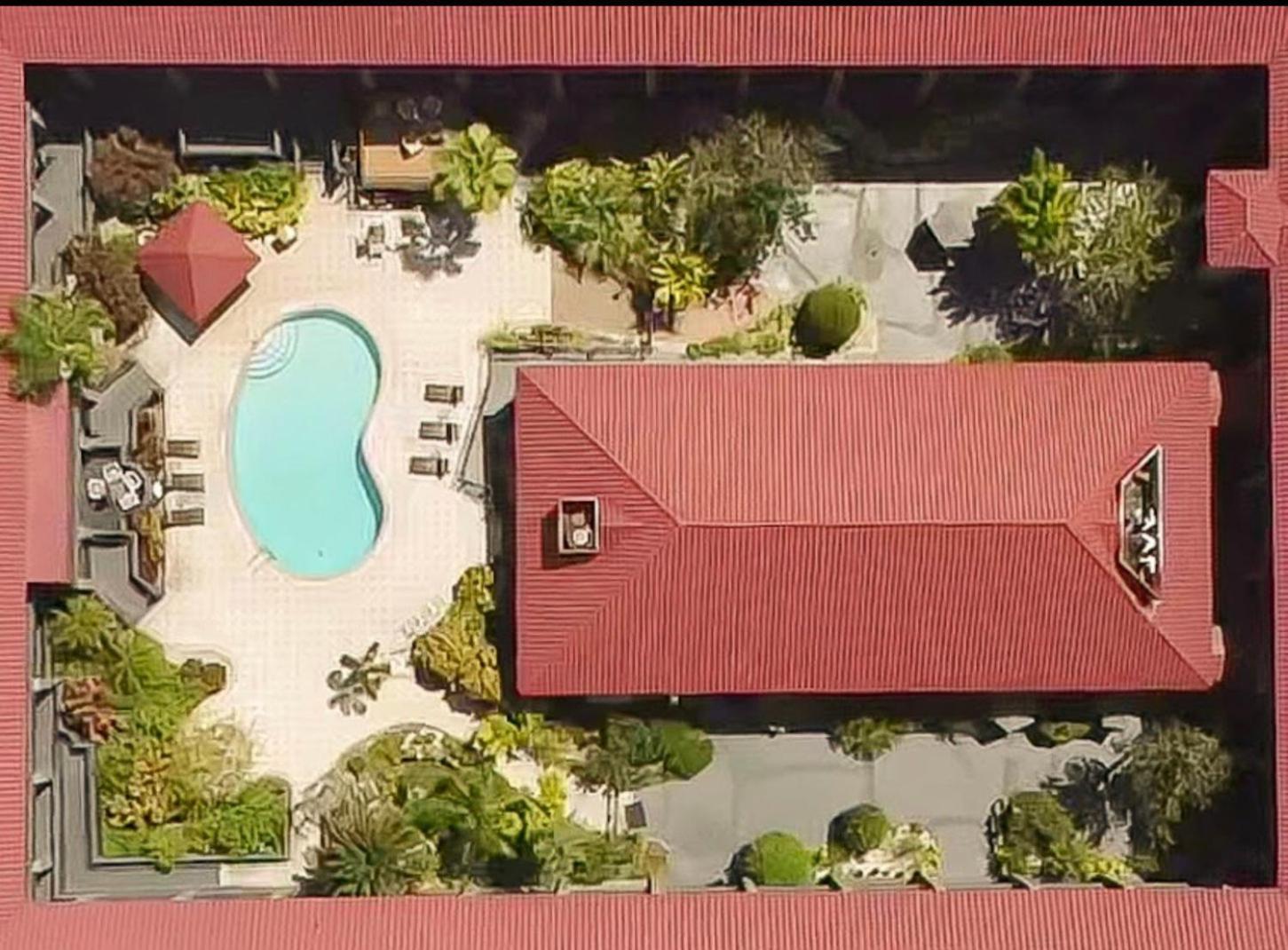 Red Roof Inn Plus & Suites Tampa Ngoại thất bức ảnh