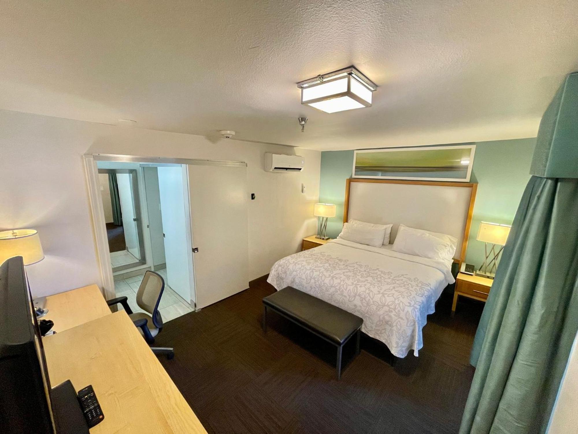 Red Roof Inn Plus & Suites Tampa Ngoại thất bức ảnh