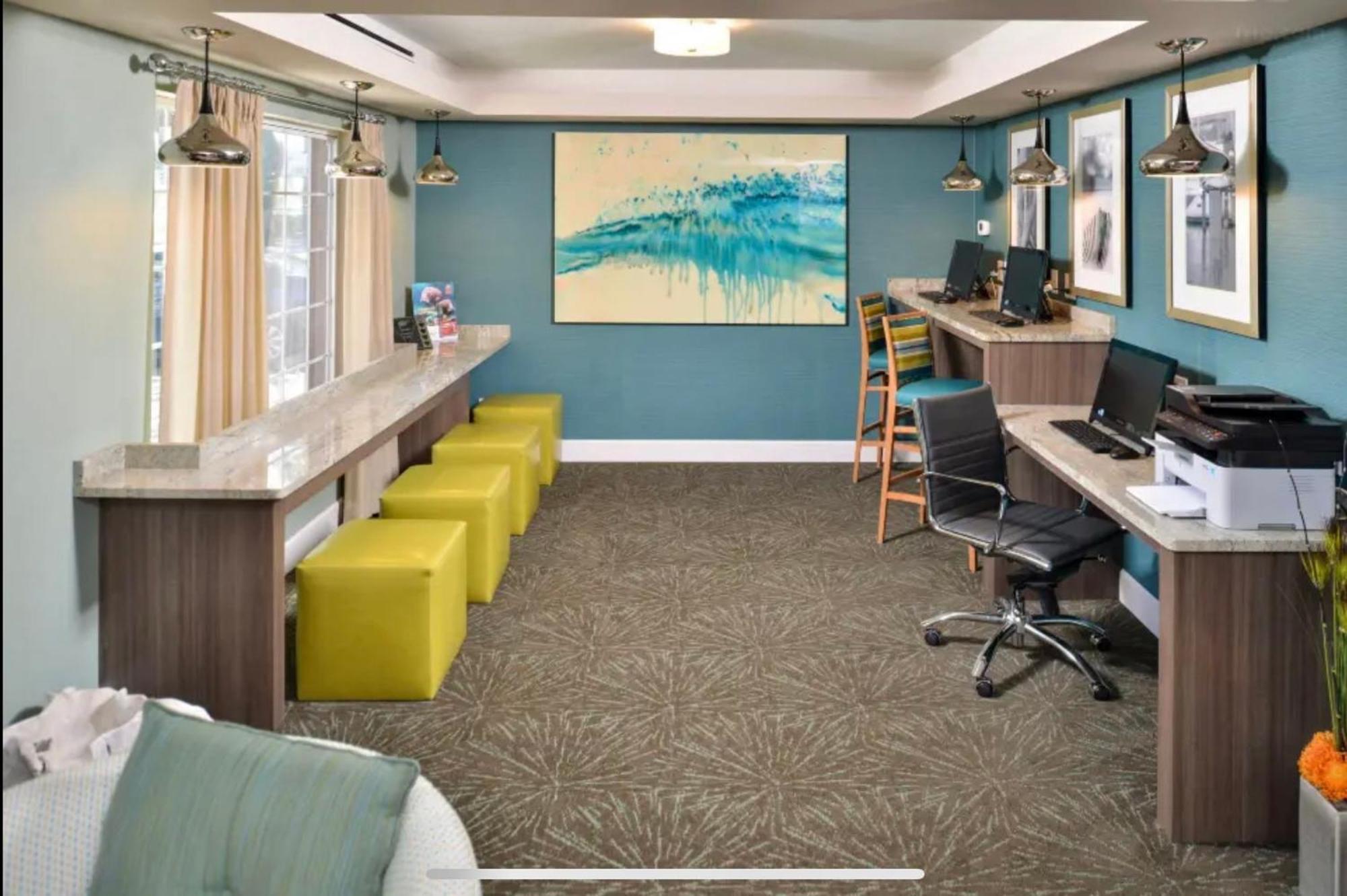 Red Roof Inn Plus & Suites Tampa Ngoại thất bức ảnh