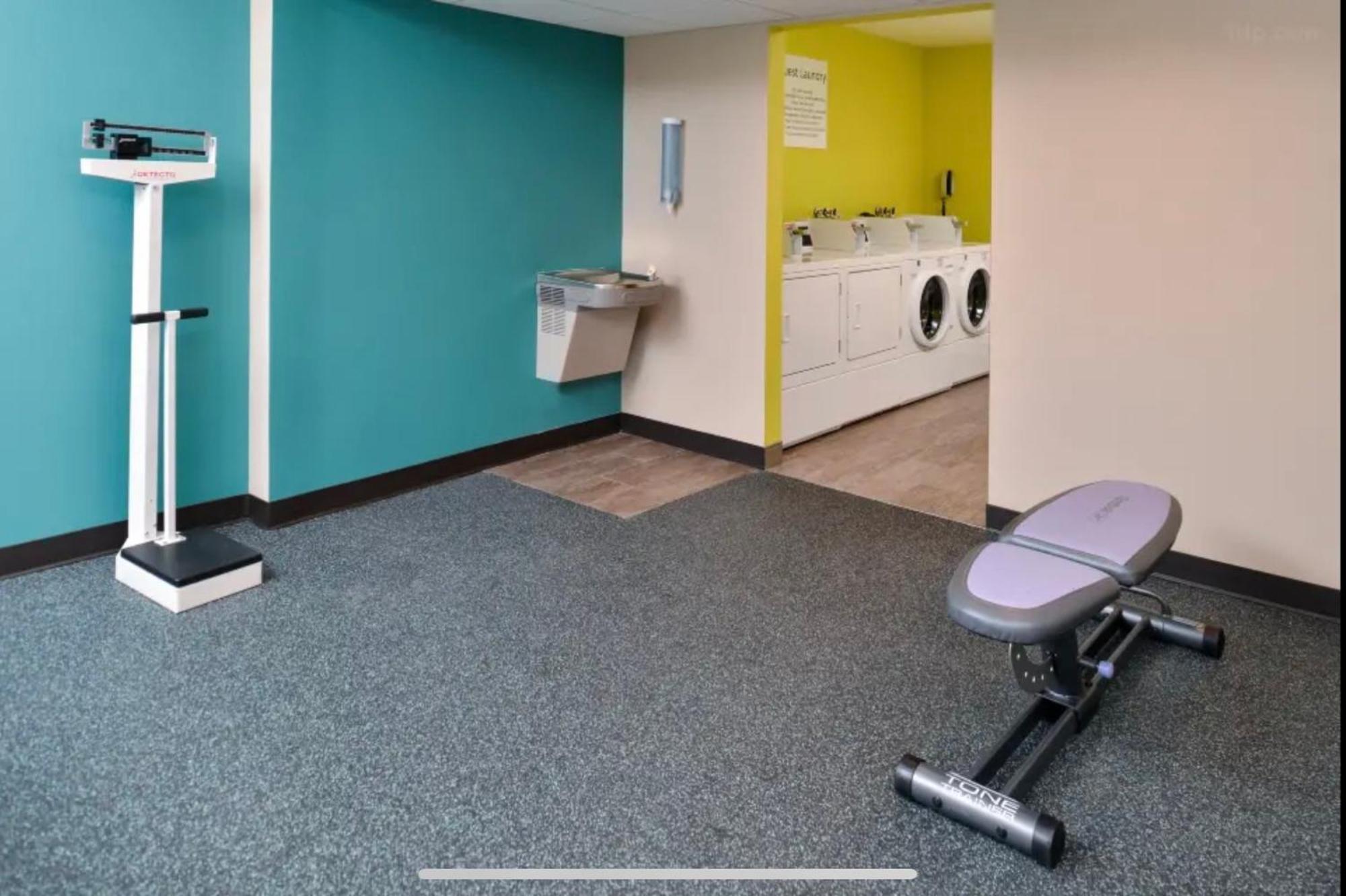 Red Roof Inn Plus & Suites Tampa Ngoại thất bức ảnh