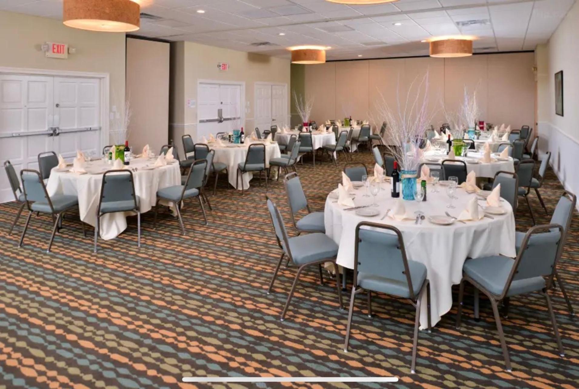 Red Roof Inn Plus & Suites Tampa Ngoại thất bức ảnh