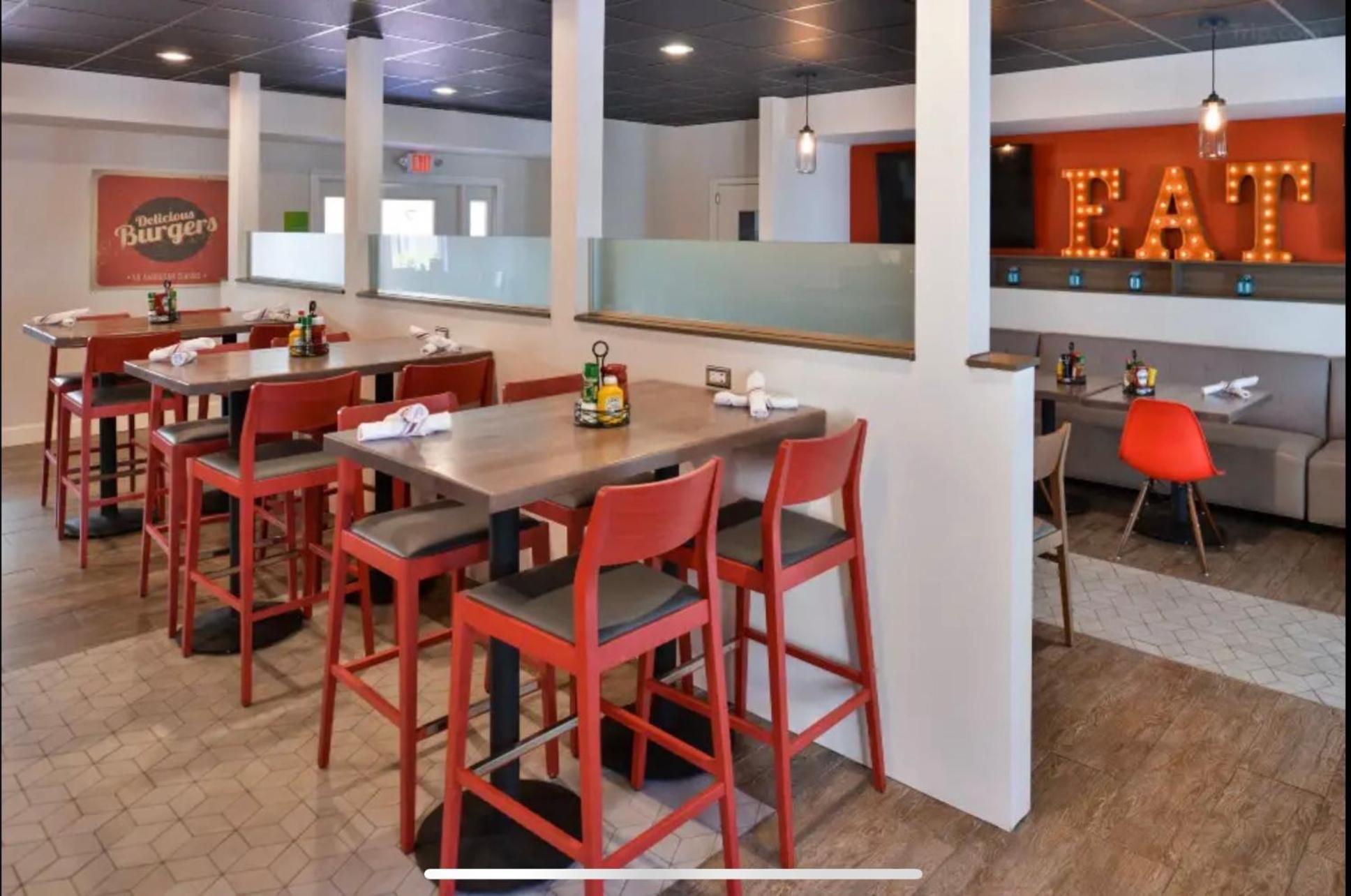 Red Roof Inn Plus & Suites Tampa Ngoại thất bức ảnh