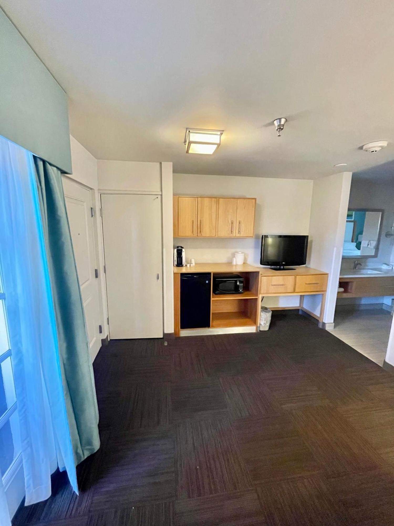 Red Roof Inn Plus & Suites Tampa Phòng bức ảnh