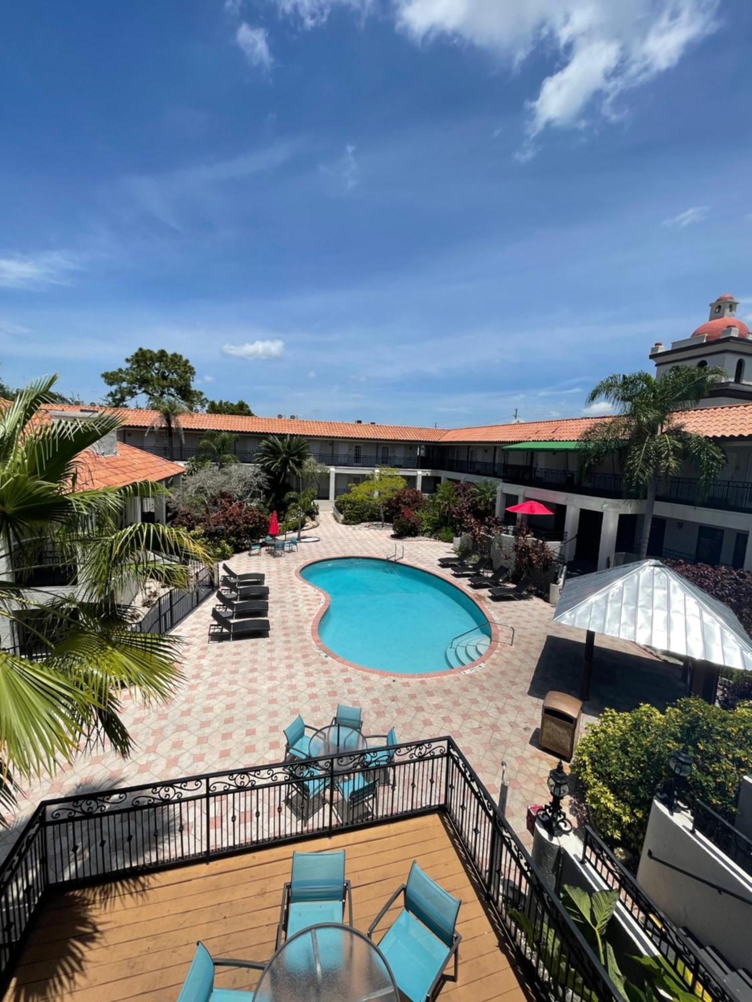 Red Roof Inn Plus & Suites Tampa Ngoại thất bức ảnh