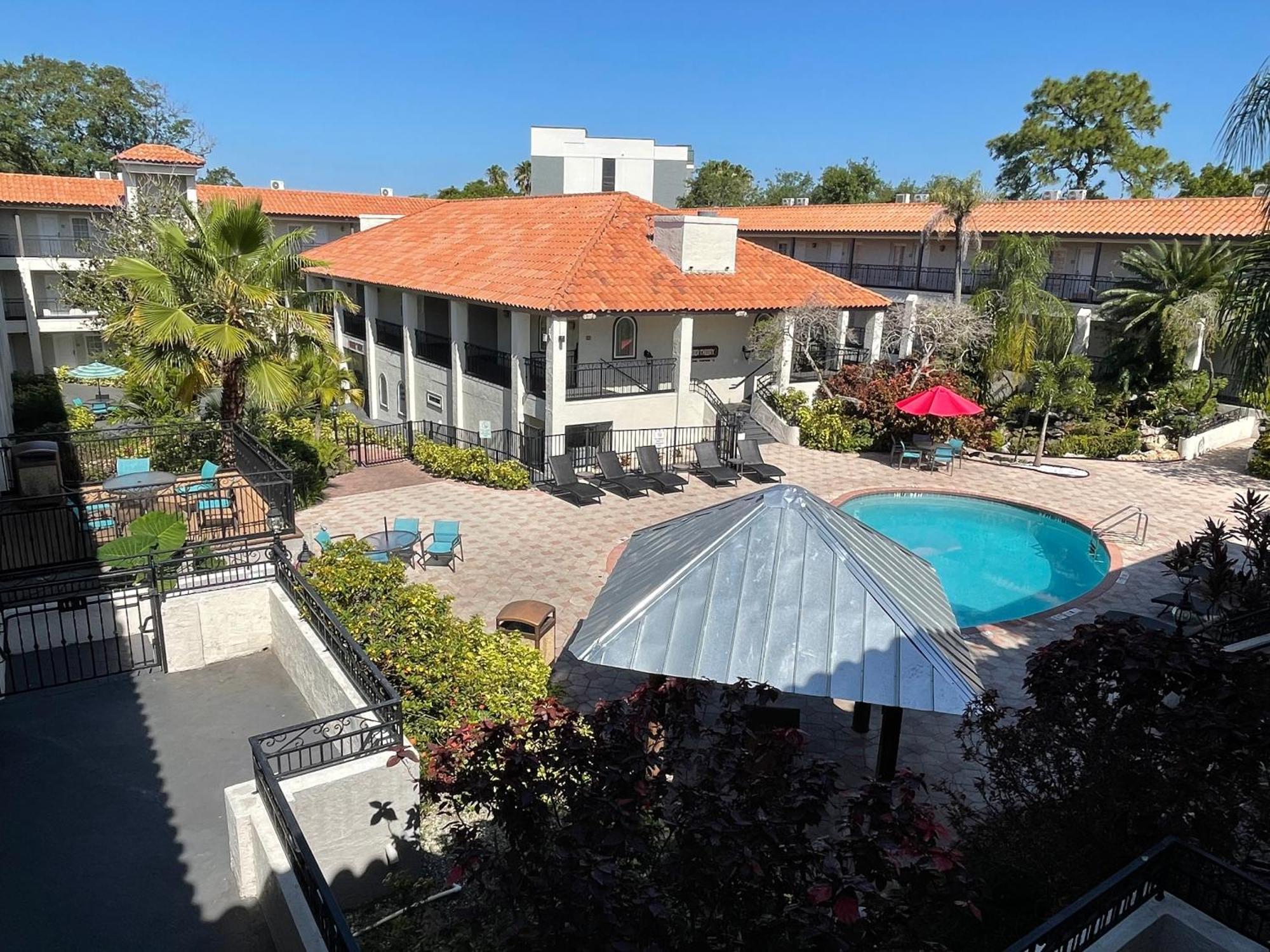 Red Roof Inn Plus & Suites Tampa Ngoại thất bức ảnh
