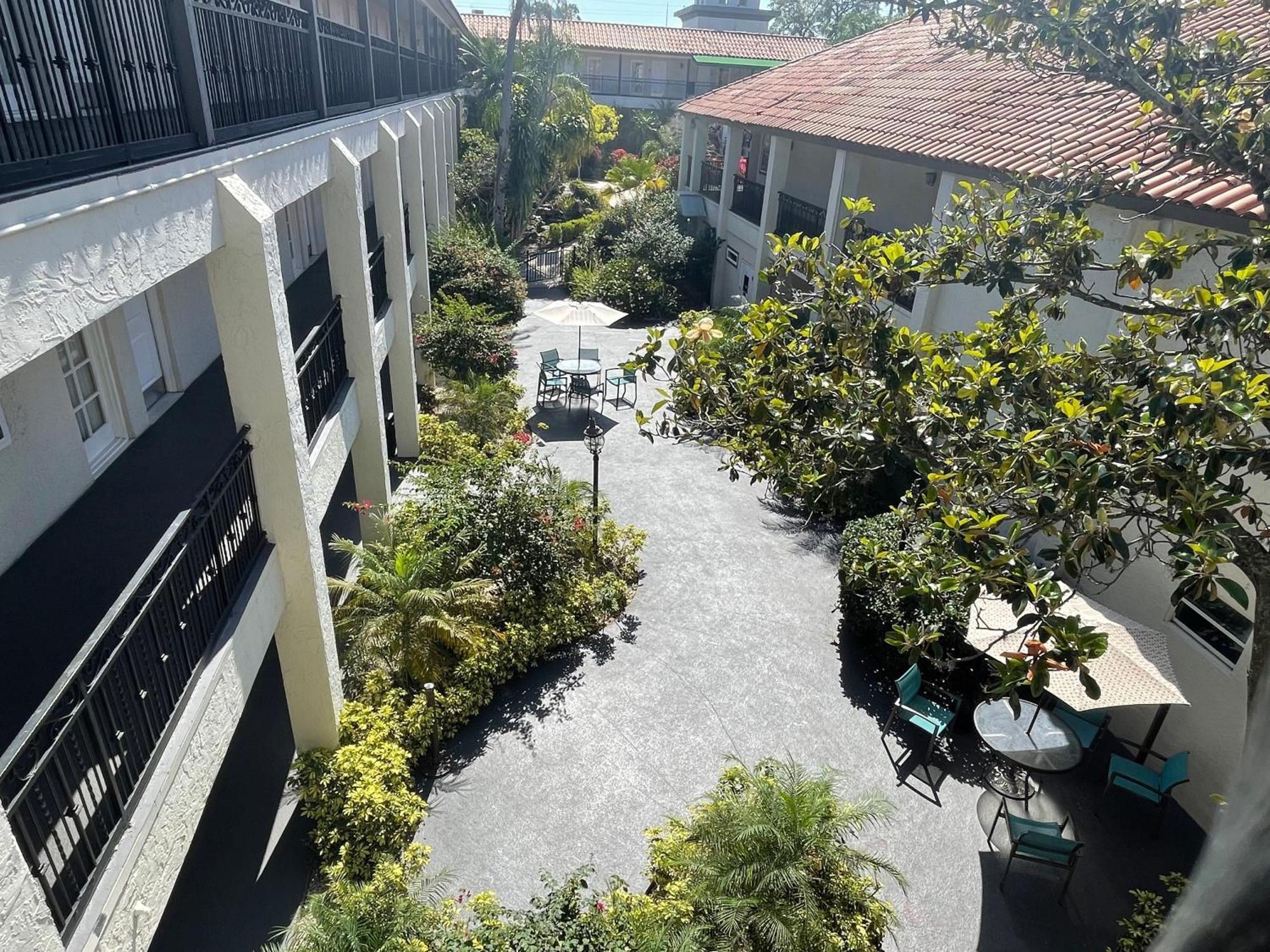 Red Roof Inn Plus & Suites Tampa Ngoại thất bức ảnh