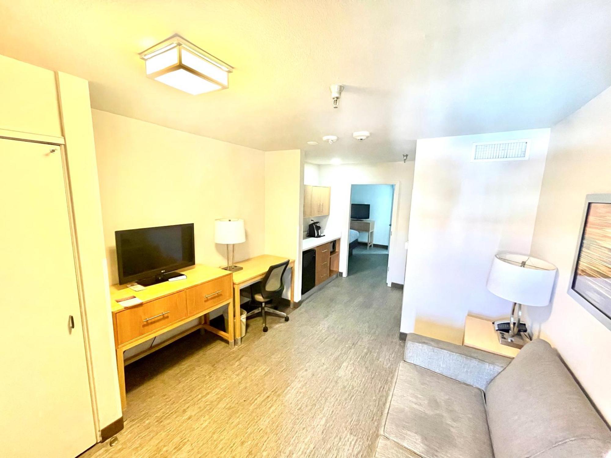 Red Roof Inn Plus & Suites Tampa Phòng bức ảnh