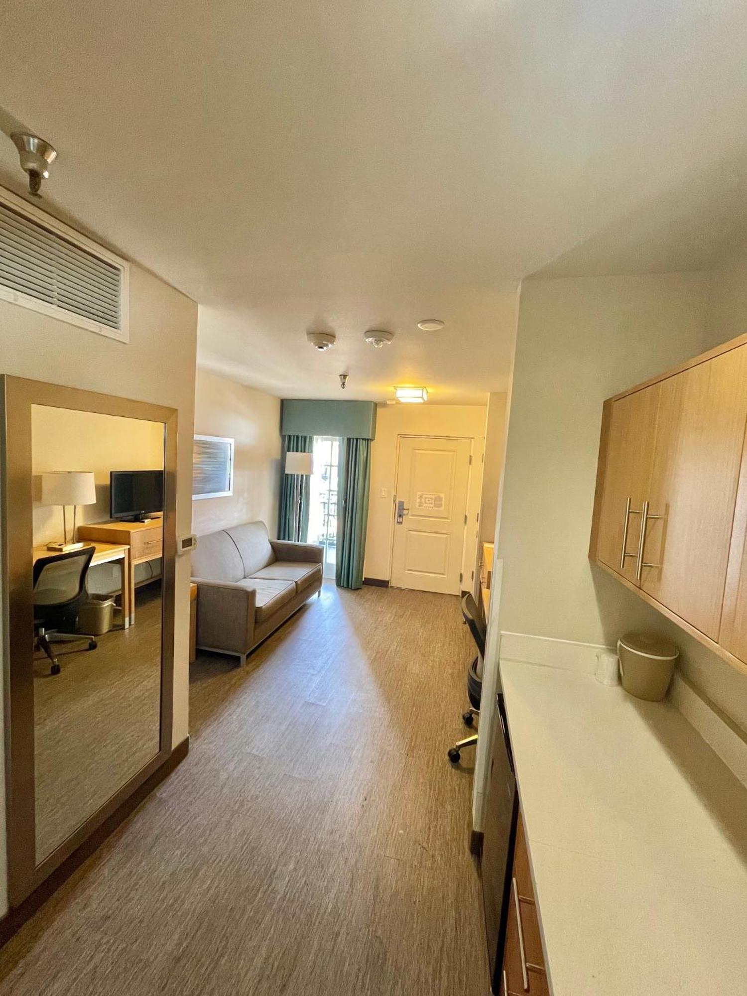 Red Roof Inn Plus & Suites Tampa Phòng bức ảnh