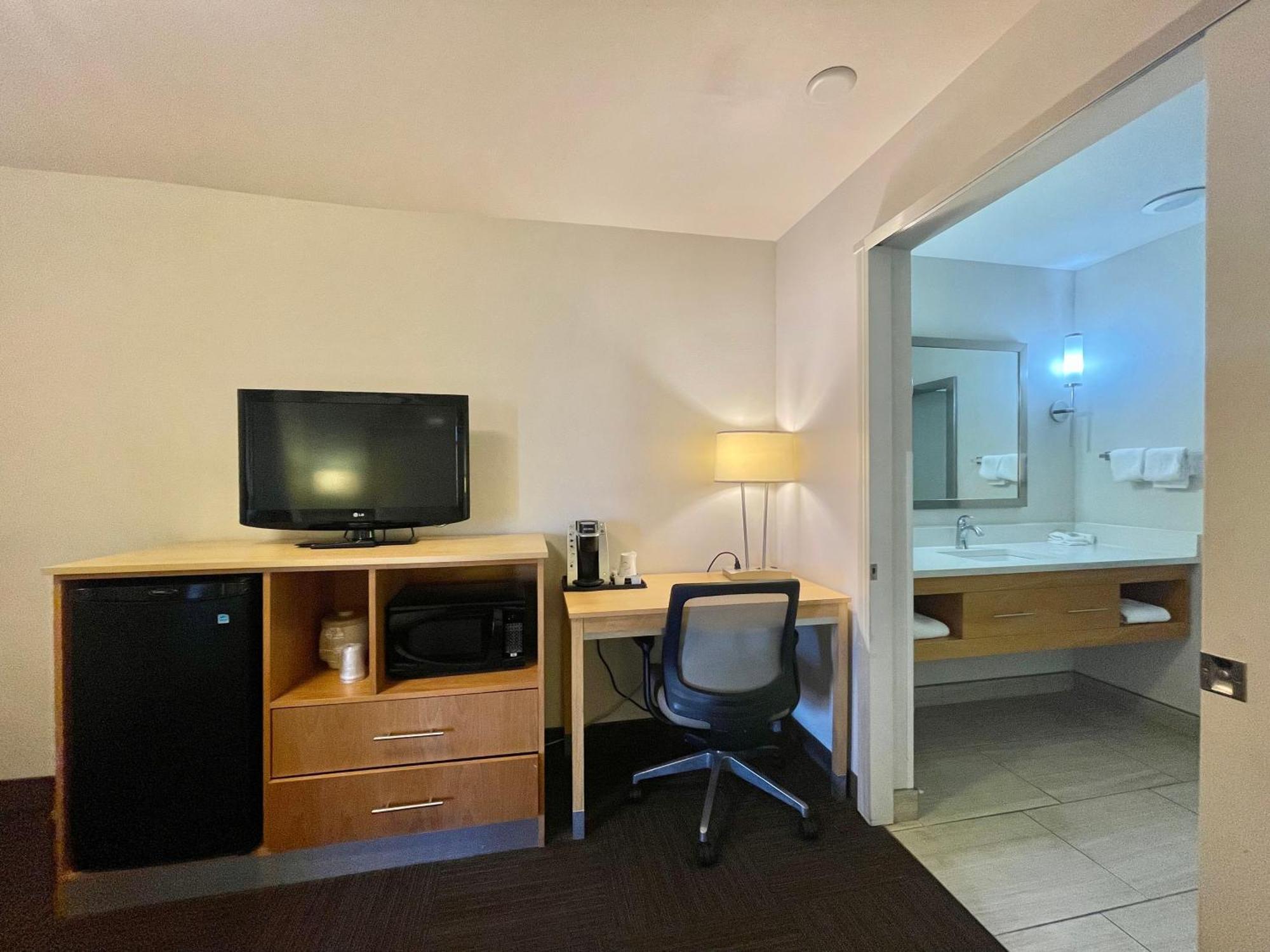 Red Roof Inn Plus & Suites Tampa Phòng bức ảnh
