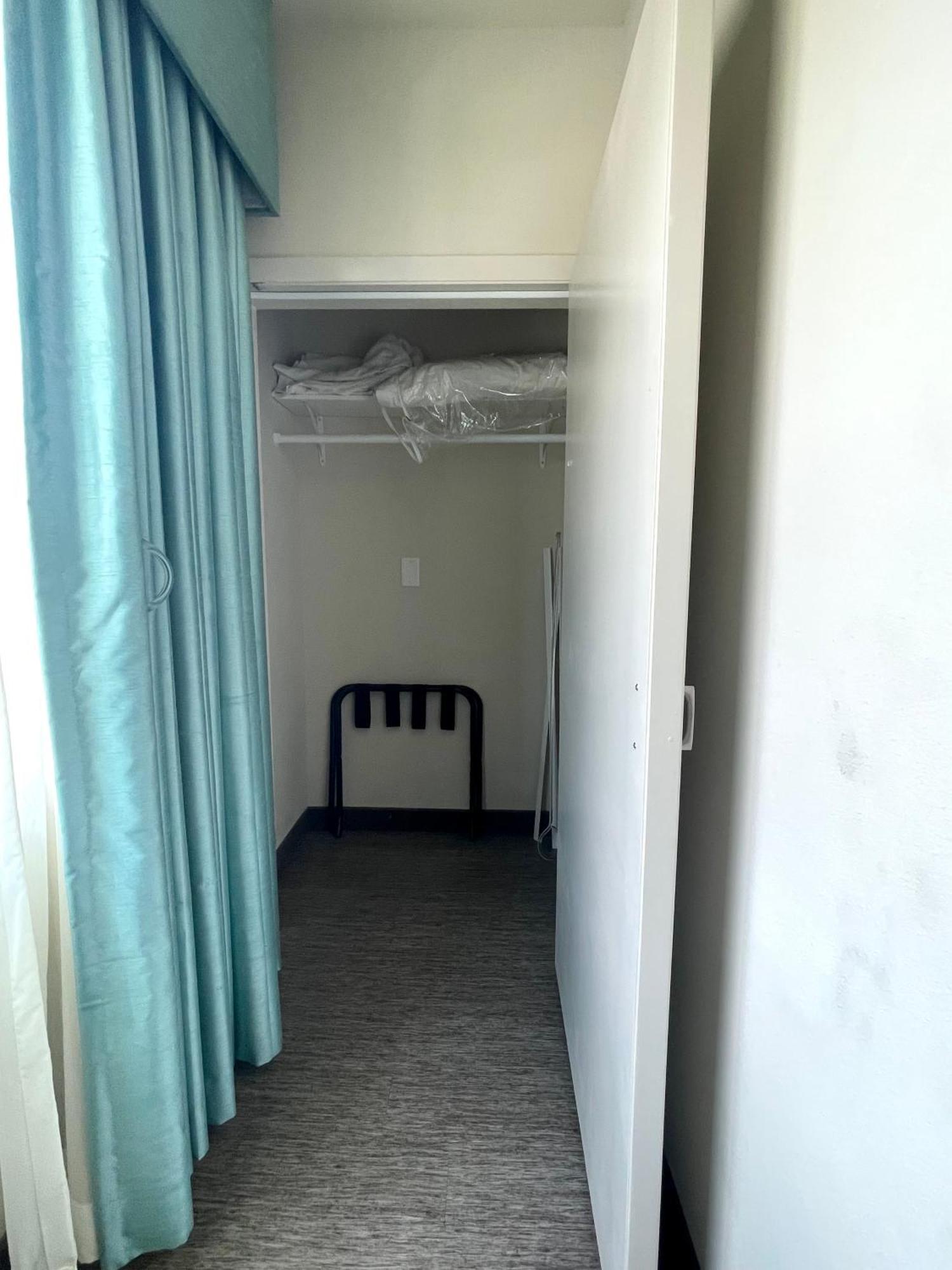 Red Roof Inn Plus & Suites Tampa Phòng bức ảnh