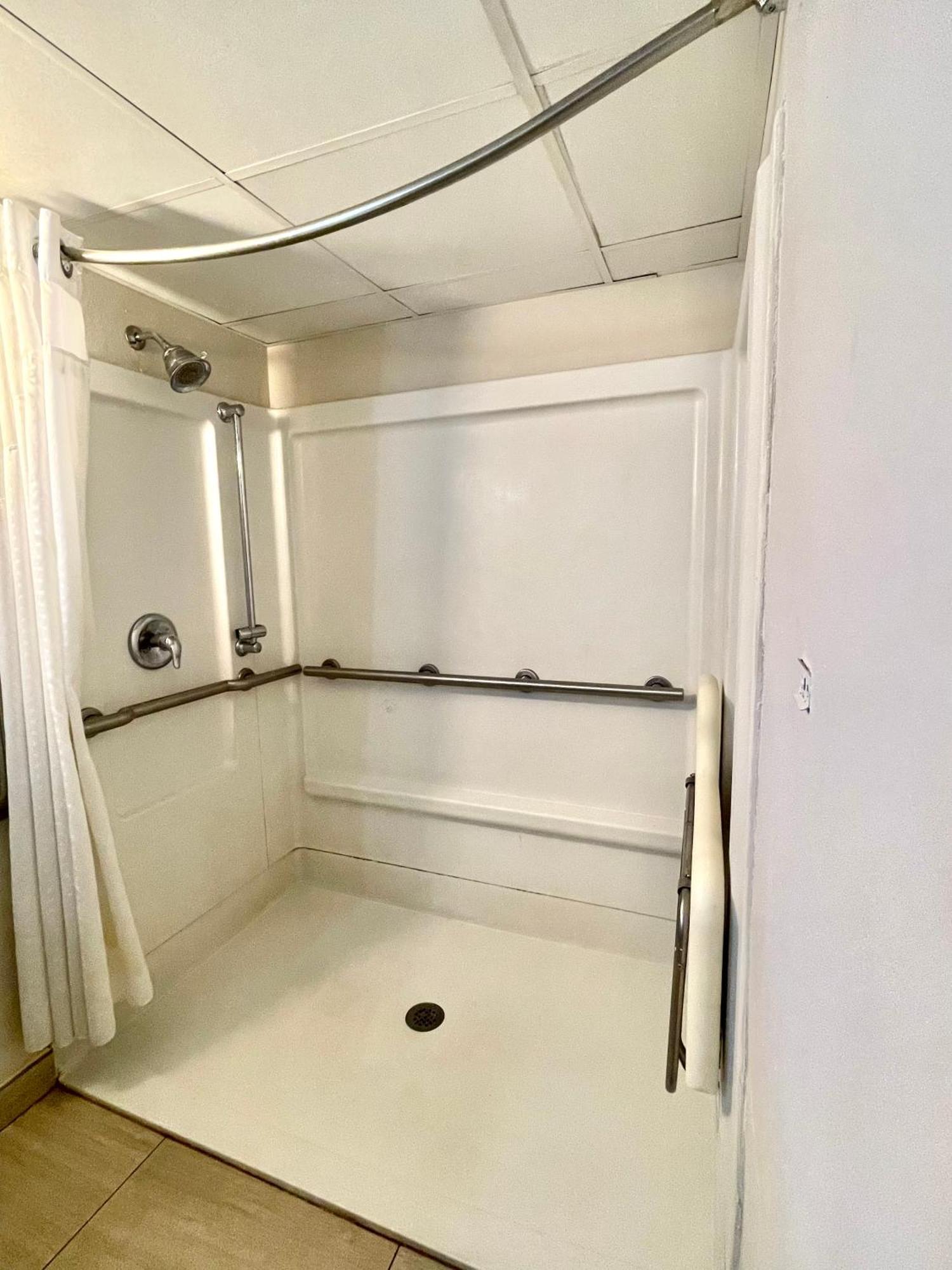 Red Roof Inn Plus & Suites Tampa Phòng bức ảnh