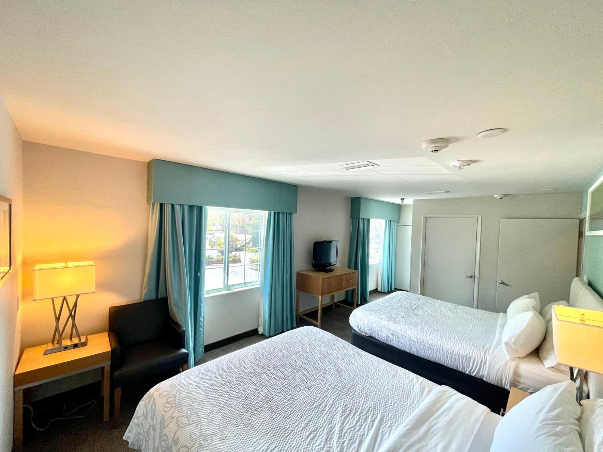 Red Roof Inn Plus & Suites Tampa Phòng bức ảnh